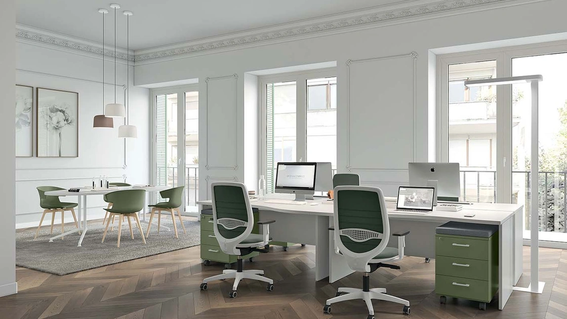 Scrivania Operativa sagomata Idea+ Pannello in melaminico Bianco con struttura in metallo Bianco Lucido di Quadrifoglio