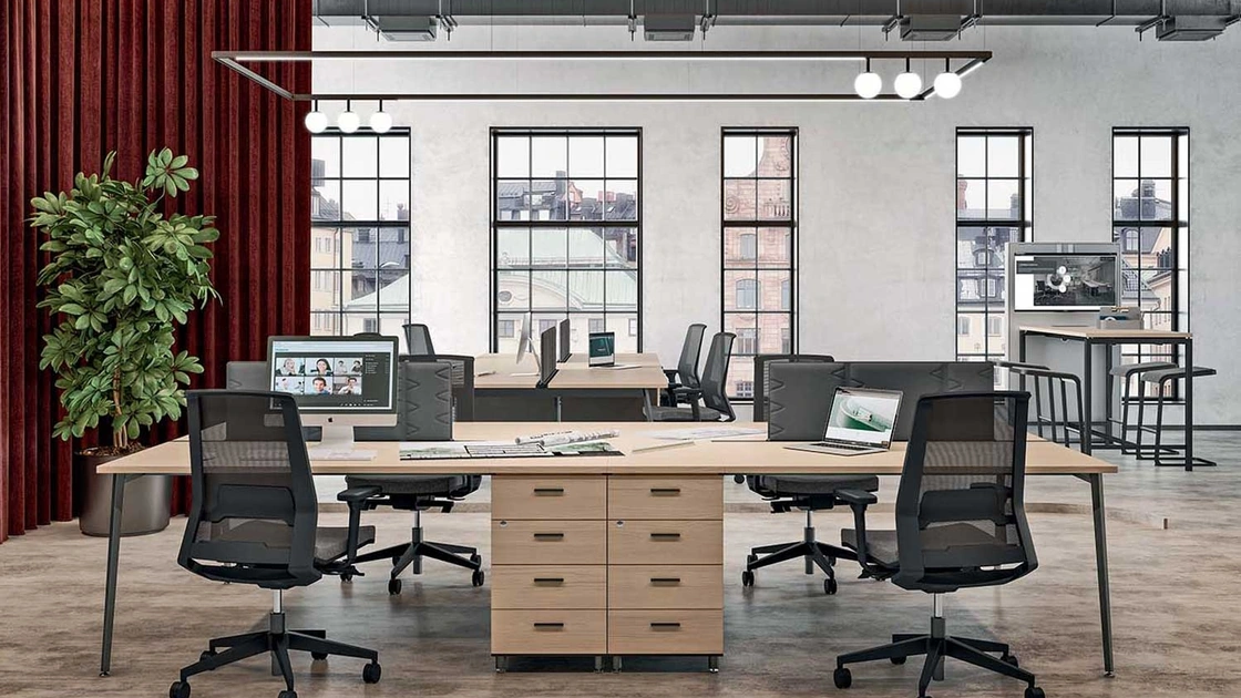 Scrivania Operativa X3 in melaminico Rovere e struttura in metallo di Quadrifoglio