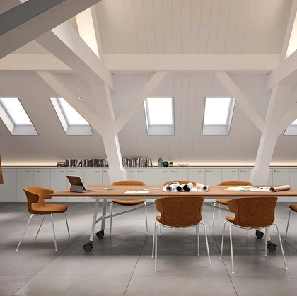 Scrivania per sala riunioni in melaminico Noce con struttura su ruote Serenity di Quadrifoglio