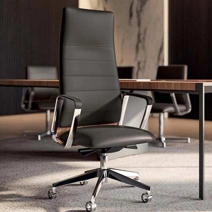 Poltrona Direzionale in pelle imbottita con schienale alto in legno Noce Americano Directa di Quadrifoglio