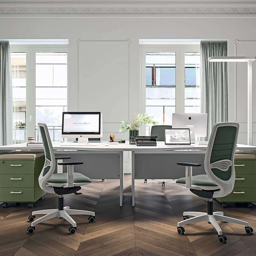 Sedia Operativa pratica e flessibile Okay con schienale e seduta imbottiti e rivestiti in tessuto di Quadrifoglio