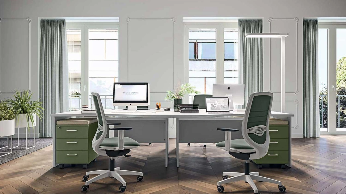 Sedia Operativa pratica e flessibile Okay con schienale e seduta imbottiti e rivestiti in tessuto di Quadrifoglio