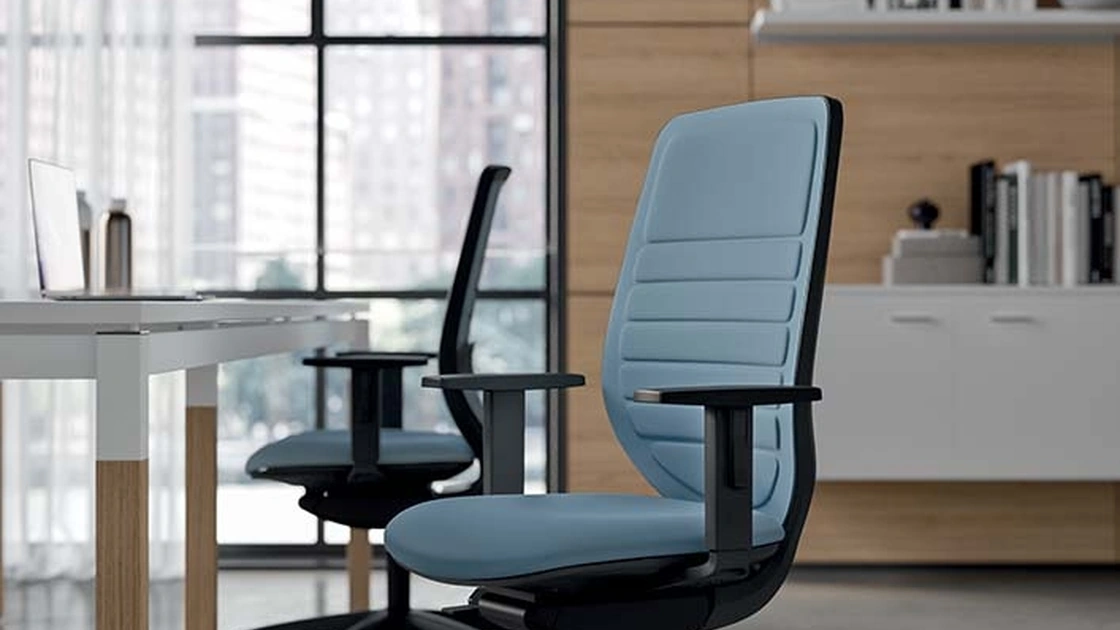 Sedia Operativa pratica e flessibile Okay di Quadrifoglio