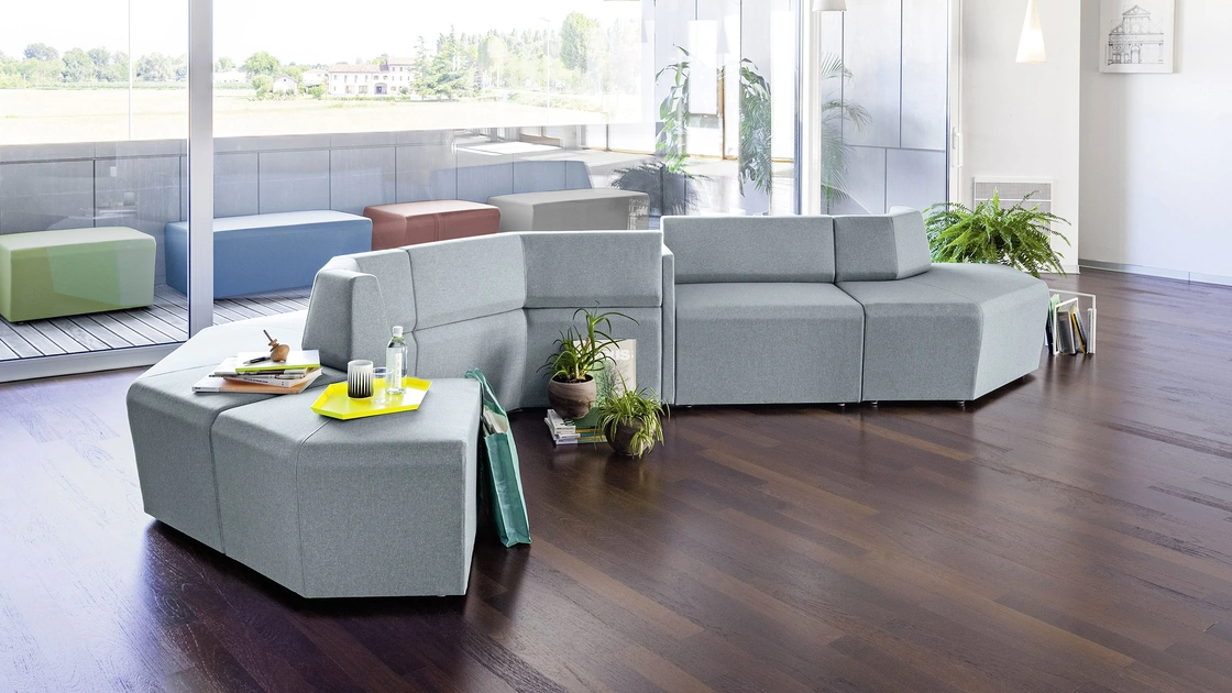 Divanetto da attesa modulare versatile Shock di Milani